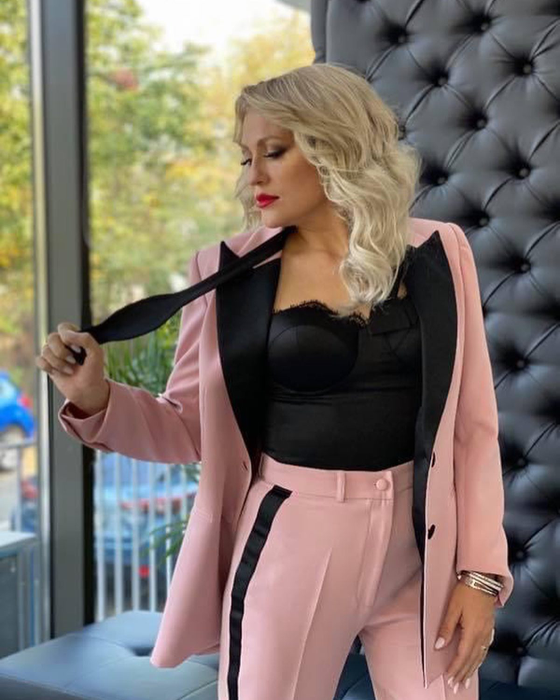 Mirela Vaida, în lenjerie intimă pe rețelele sociale. “Am acceptat provocarea de a mă lăsa un pic ‘transformată’ în Madonna” Care a fost reacția fanilor