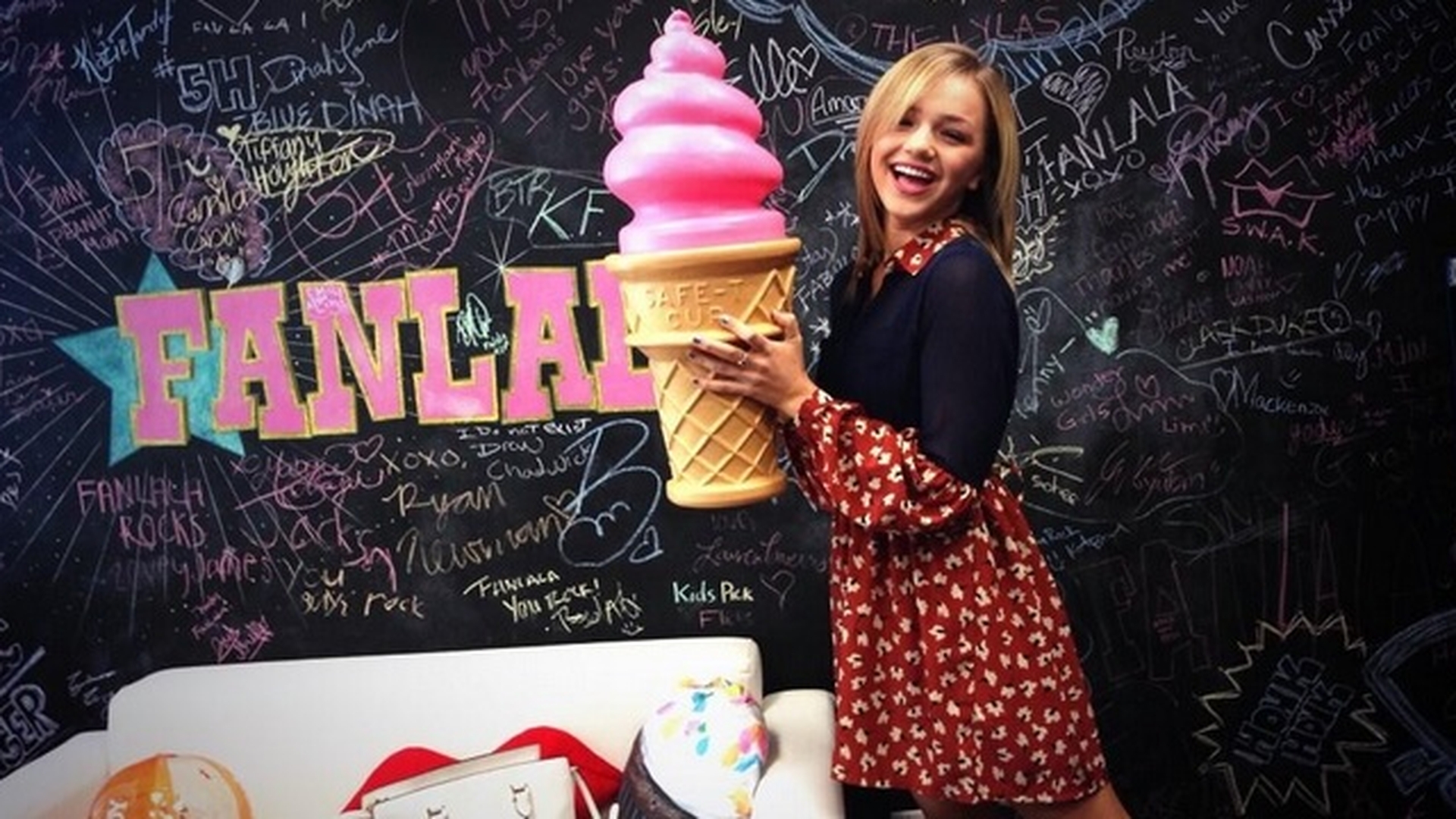 Povestea fabuloasa a fetei din Negresti-Oas care a ajuns vedeta Disney, dupa Hannah Montana!