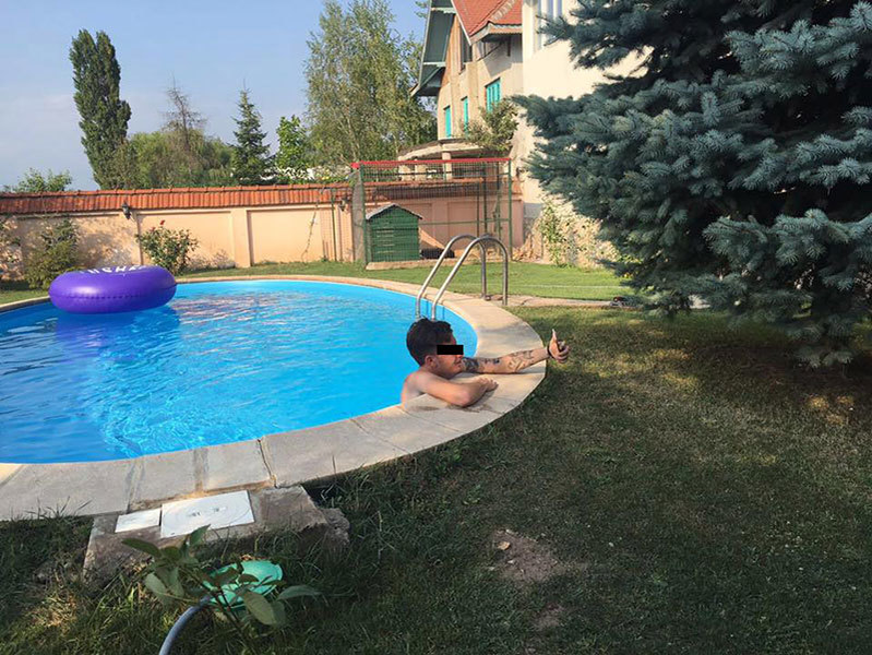 Pe proprietatea lui Nuţu Cămătaru există inclusiv piscină exterioară