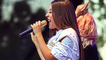 Pe NICOLE CHERRY o ştie toată lumea, însă puţini au văzut-o pe sora ei! Vezi cât de mult seamănă cele două!