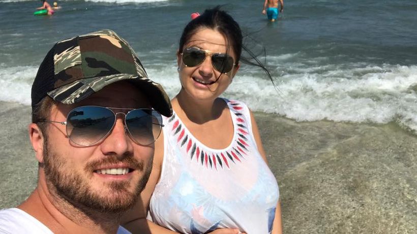 Deşi urmează să nască, Gabriela Cristea nu-şi neglijează soţul. Cum îl răsfaţă bruneta pe Tavi Clonda