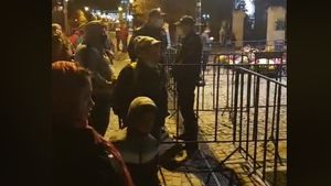 Scandal filmat la moaștele Sfintei Parascheva: ”Rușine, Arafat!” / ”Potoliți-vă!” VIDEO