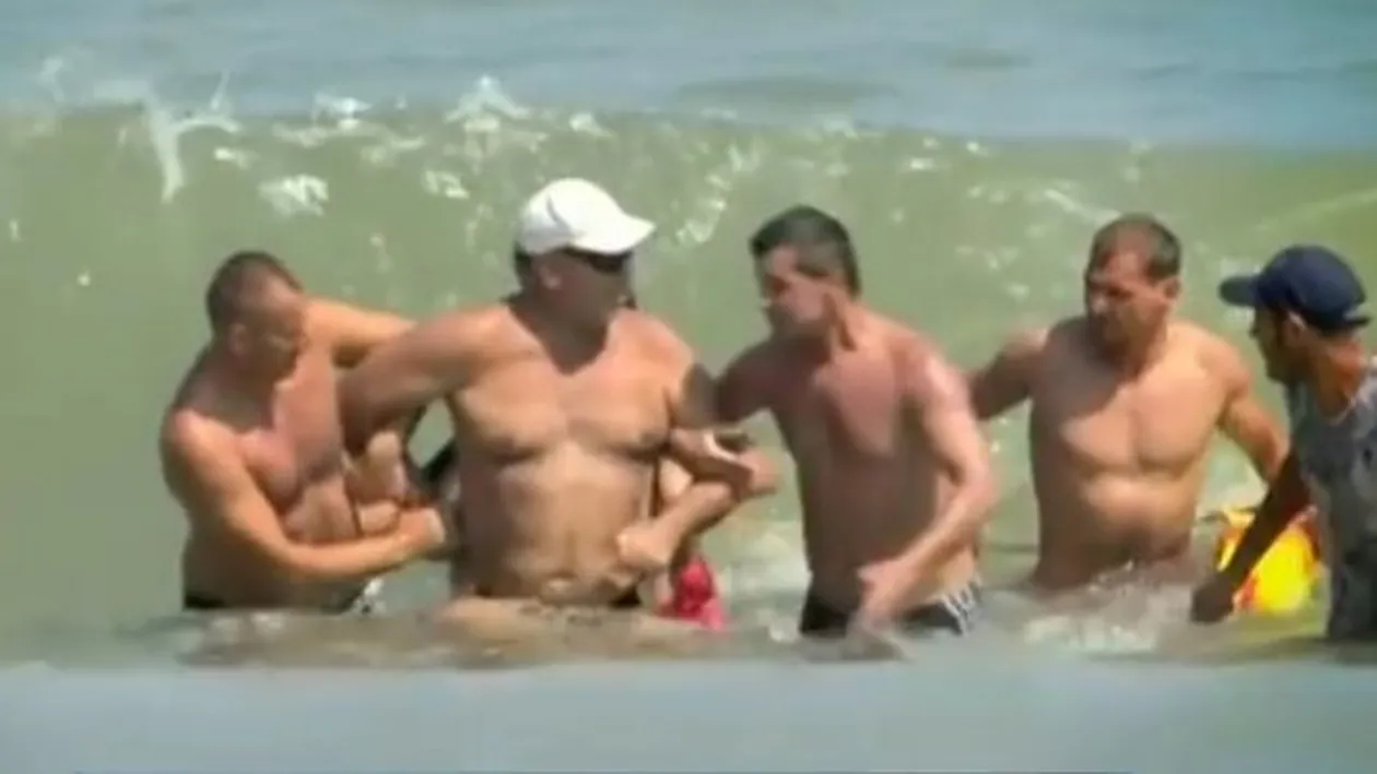 Sentință definitivă! Ce au decis magistrații în cazul turistului care a cerut daune de 40.000 de euro salvamarilor care l-au scos din mare