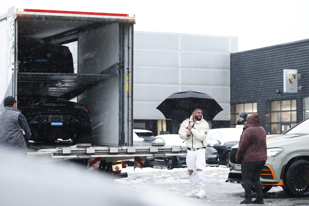 Lamborghiniul lui Dorian Popa a costat 296.000 € și va putea rula pe străzile din România începând de săptămâna viitoare (Foto: CANCAN.RO)