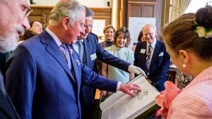 Prințul Charles a vizitat astăzi Institutul Cultural Român din Londra