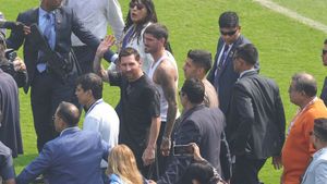 Haos la debutul turneului lui Lionel Messi în India. Fanii furioși au rupt scaunele de pe stadion! Ce i-a nemulțumit grav