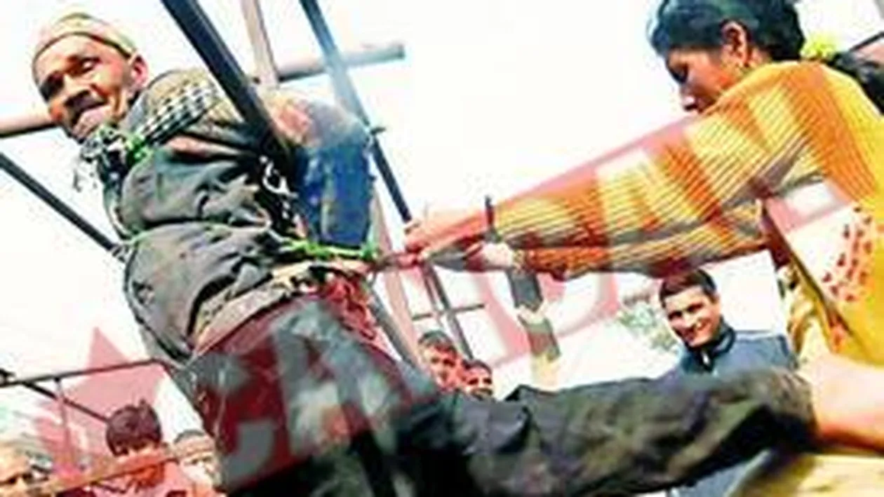 Si-a legat barbatul de gard 12 ore