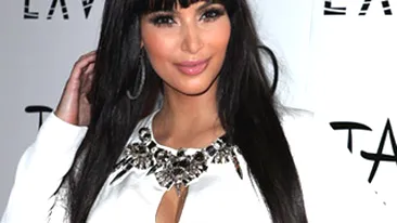 Si-a tras breton! Kim Kardashian si-a schimbat look-ul in prima zi din an