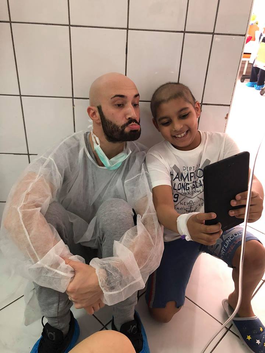 Codin Maticiuc și Mihai Bendeac au vizitat copiii bolnavi de cancer dintr-un spital: „De la doi păcătoși, acum, în Săptămâna Mare transmitem sănătate”
