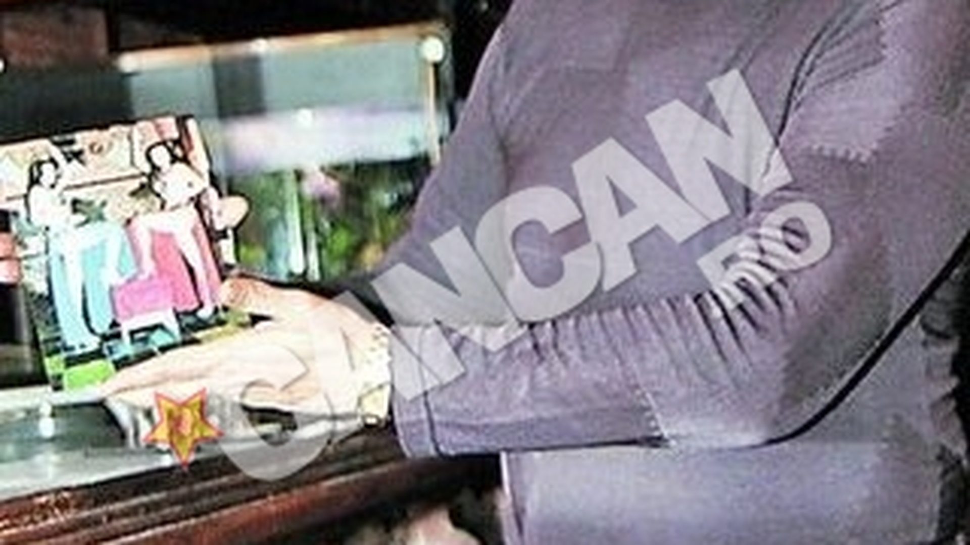 Costel Constantin, parintele striptease-ului romanesc, are o mare tristete. "Abandonat" de fetele care au innebunit Bucurestiul
