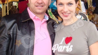 Logodnicul "Miss Model of the World" pipaie statui!
