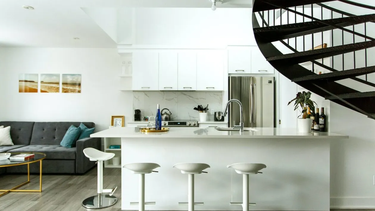 Scaune de bar pe care să nu le scapi din vedere când îți mobilezi bucătăria