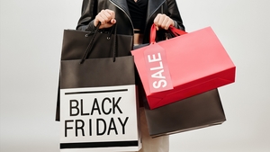 Jucăriile și băuturile alcoolice în topul achizițiilor făcute de Black Friday! Când a fost „minutul de aur” al comenzilor