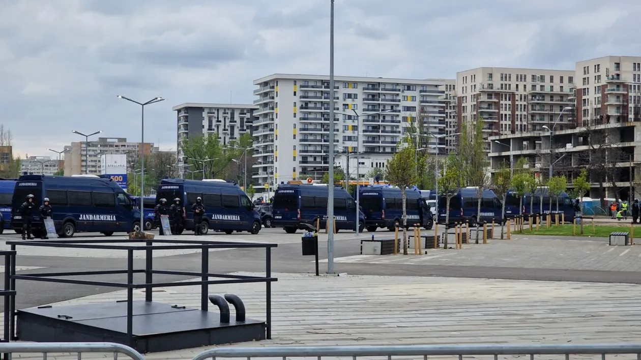 Alertă în Capitală! 900 de jandarmi mobilizați pentru debry-ul din Liga 2, Steaua – Dinamo. Ultrașii s-au luat, deja, la bătaie | GALERIE FOTO