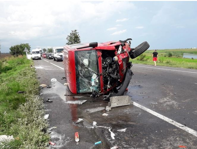 Accident teribil în Ialomița! Doi oameni au murit, patru sunt răniți FOTO