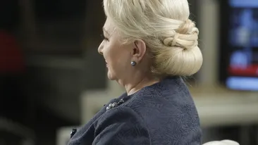 Viorica Dăncilă a renunțat la coc și a ales coada de cal. Ce le-a spus jurnaliștilor