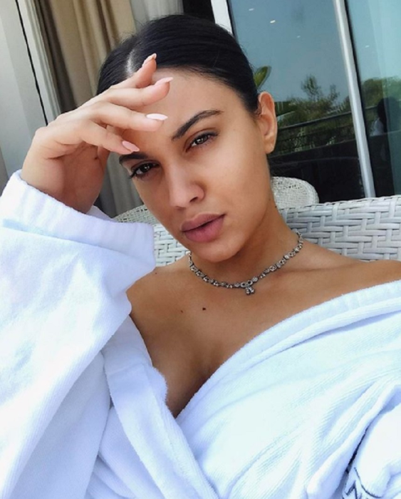 Betty Salam a plecat în vacanţă alături de iubit. Au ales o destinaţie de lux