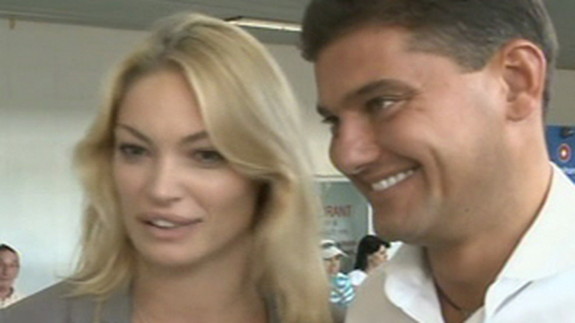 Valentina Pelinel neaga orice zvon despre divort! "Nu o sa mai plec niciodata de langa Cristi! Cum ma duc undeva, lumea scrie ca divortam!"