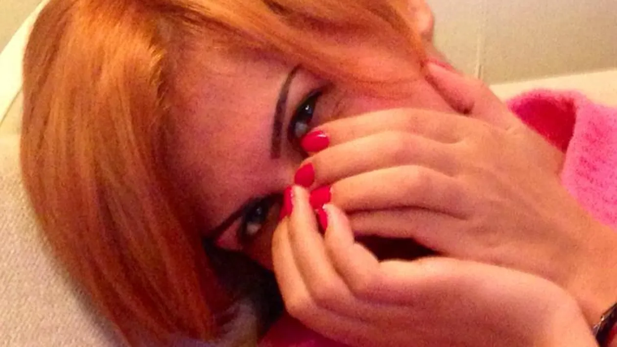 In Playboy a pozat, silicoane si-a pus, buzele si le-a marit, iar acum a intrat in randul blondelor!