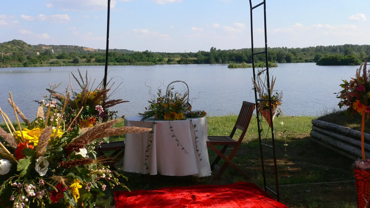 Decizie fără precedent din partea Bisericii! BOR interzice oficierea nunţilor şi botezurilor în aer liber