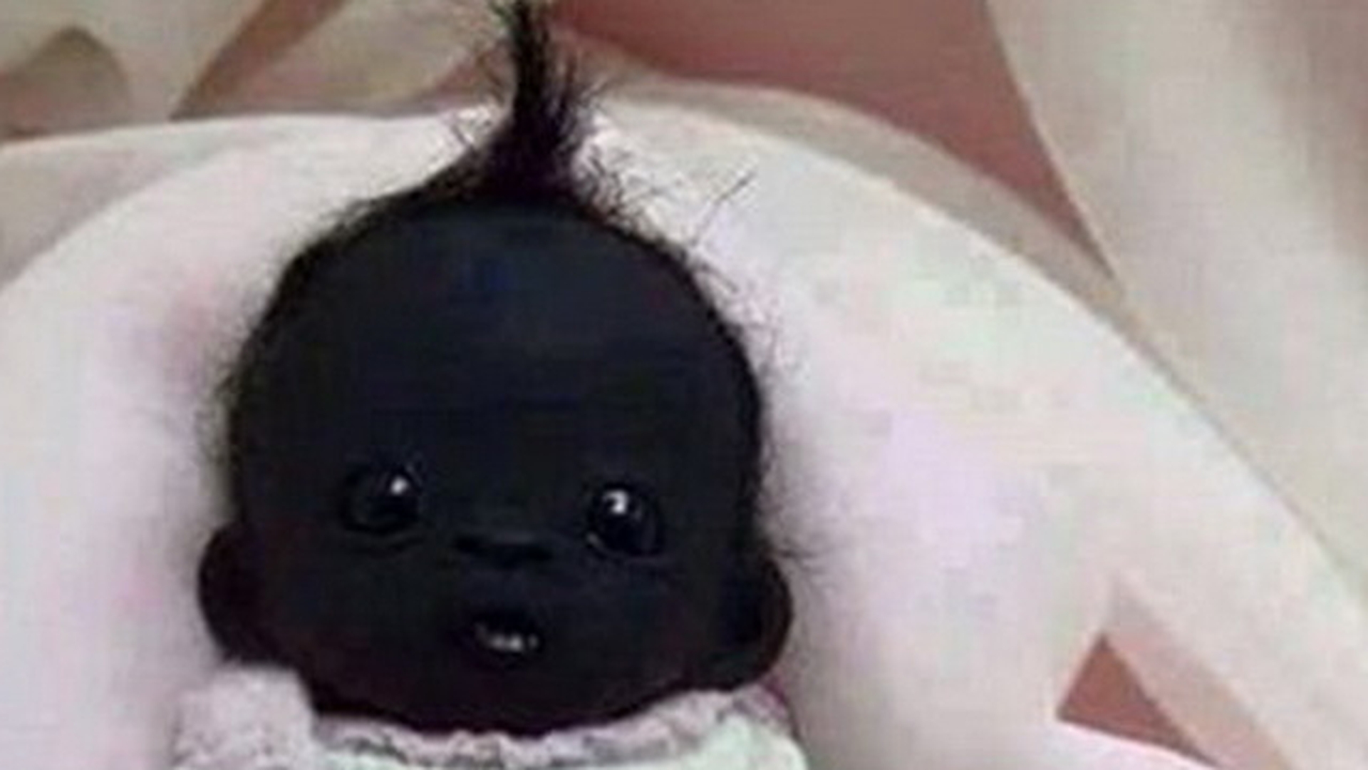 Nu poti sa crezi ce-ti vad ochii! S-a nascut cel mai negru bebelus din lume!