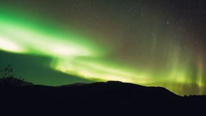 Aurora Boreală, fenomen unic pe cerul României. În ce condiții poate fi văzută