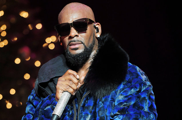 R. Kelly rămâne în închisoare. Avocatul său spune că artistul nu știe să citească