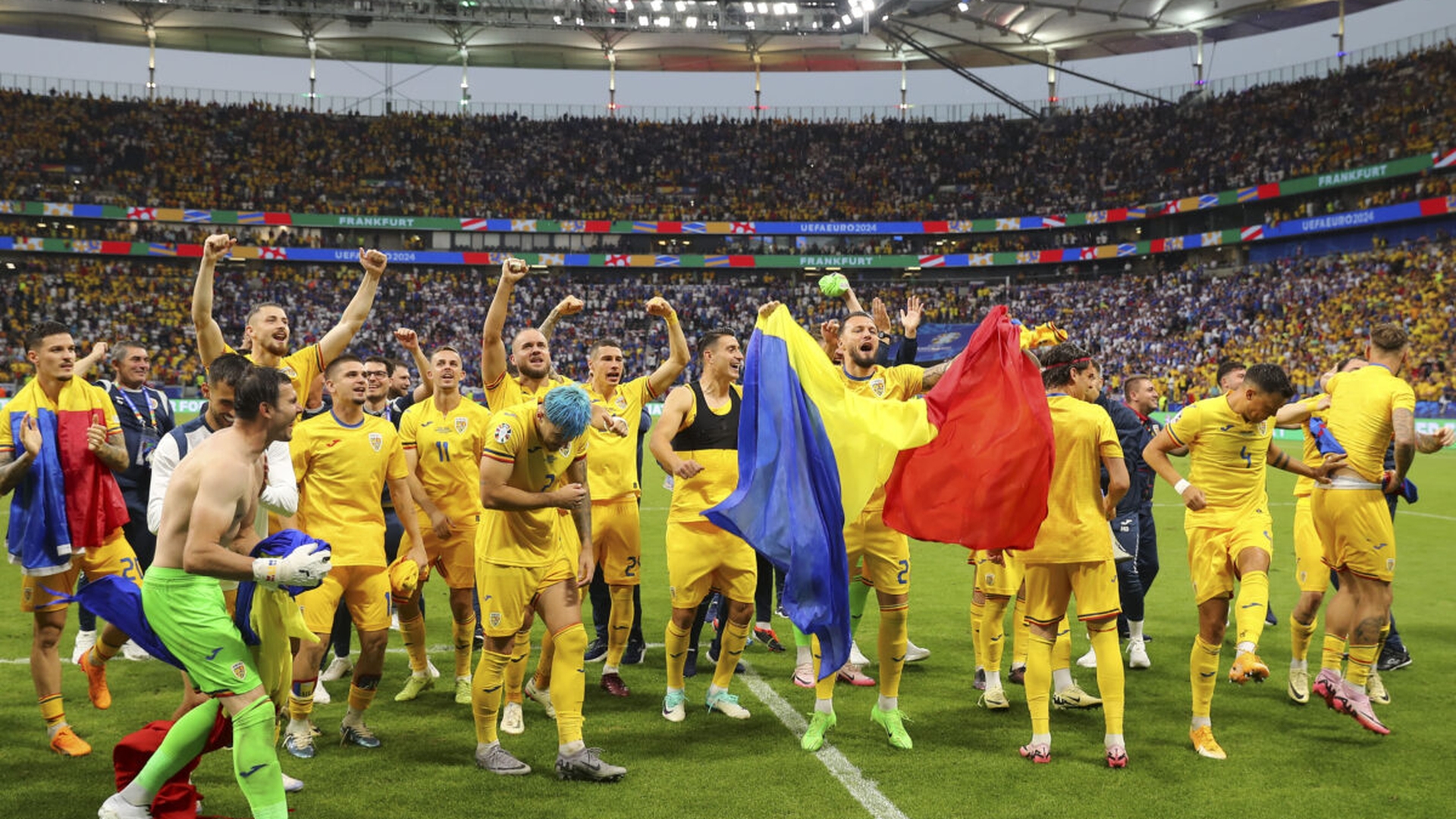 „Cu mânile pe tricolor”, imnul compus de Mihai Pocorschi pentru naționala lui Iordănescu Jr.! E imnul Generației de suflet!