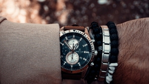 (P) Accesorii care definesc stilul: cum să alegi piesele potrivite pentru un look masculin