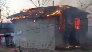 Un bebeluș de patru luni a ars de viu într-un incendiu, în Dâmbovița