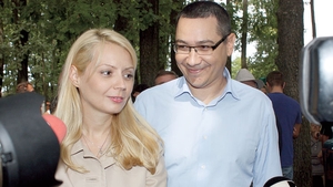 Cum s-a pregatit Daciana Sarbu pentru sarbatoarea Sanzaienelor! Sotia lui Victor Ponta a apelat la o tinuta foarte speciala