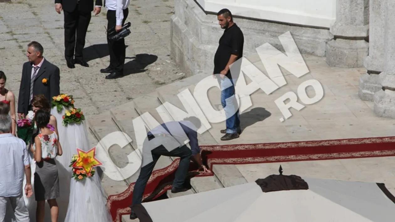 Ce nu s-a vazut la nunta Elenei Basescu! Covorul a fost schimbat de trei ori inainte de venirea nuntasilor, Syda a fost complet ignorat, in timp ce Elena isi cauta disperata buchetul