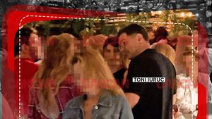 Cum ”agață” Toni Iuruc! Nici pe Simona Halep nu a ”filat-o” așa de mult! A rămas cu capul sucit, iar blondina...