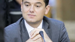 Fă ce zice părintele, nu ce face el! Beţii, femei şi scandaluri. Altfel, Boureanu pozează într-un tată model