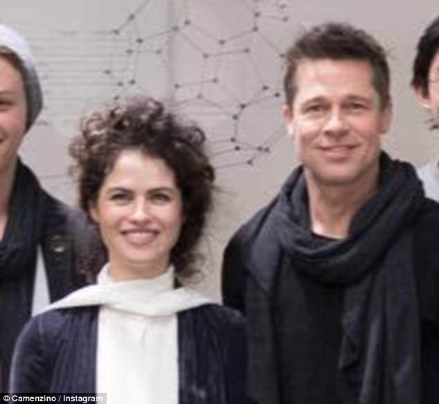 Brad Pitt vrea să-i facă cunoștință Angelinei Jolie cu noua lui iubită
