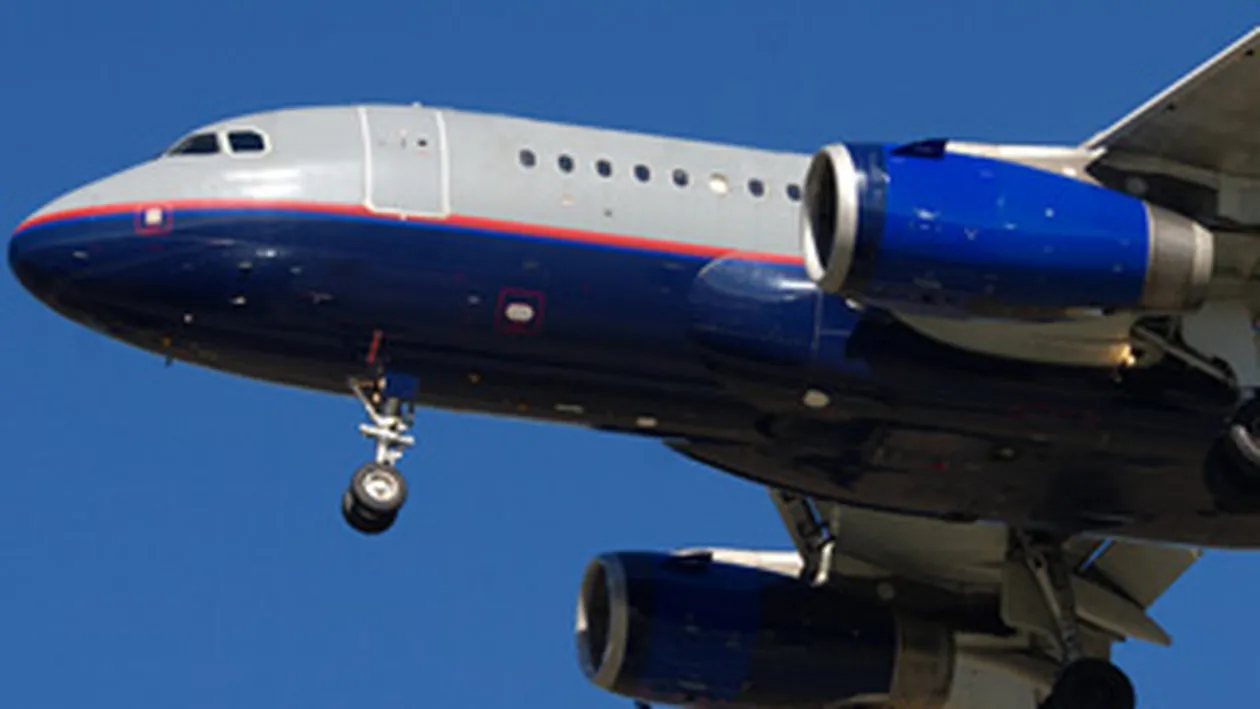 Avion escortat de mai multe aeronave de vanatoare, in urma unei alarme cu bomba!