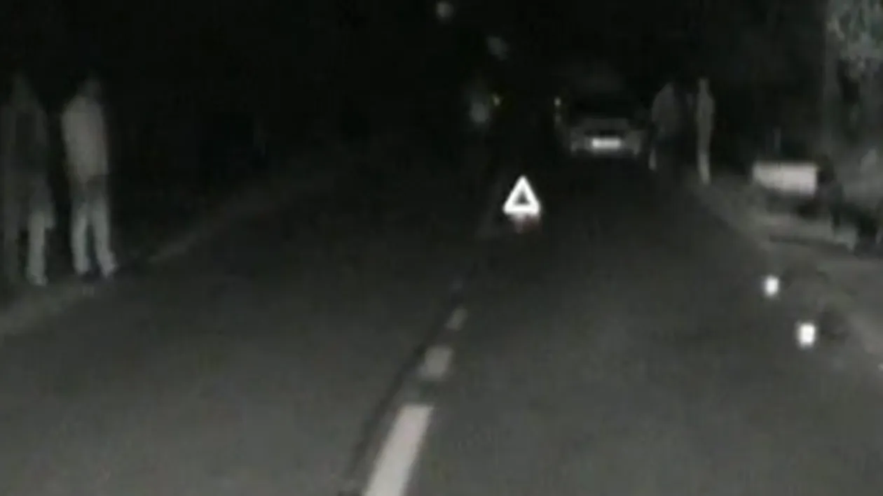 VIDEO Un batran a fost ucis de trei baieti care se plimbau cu scuterul!