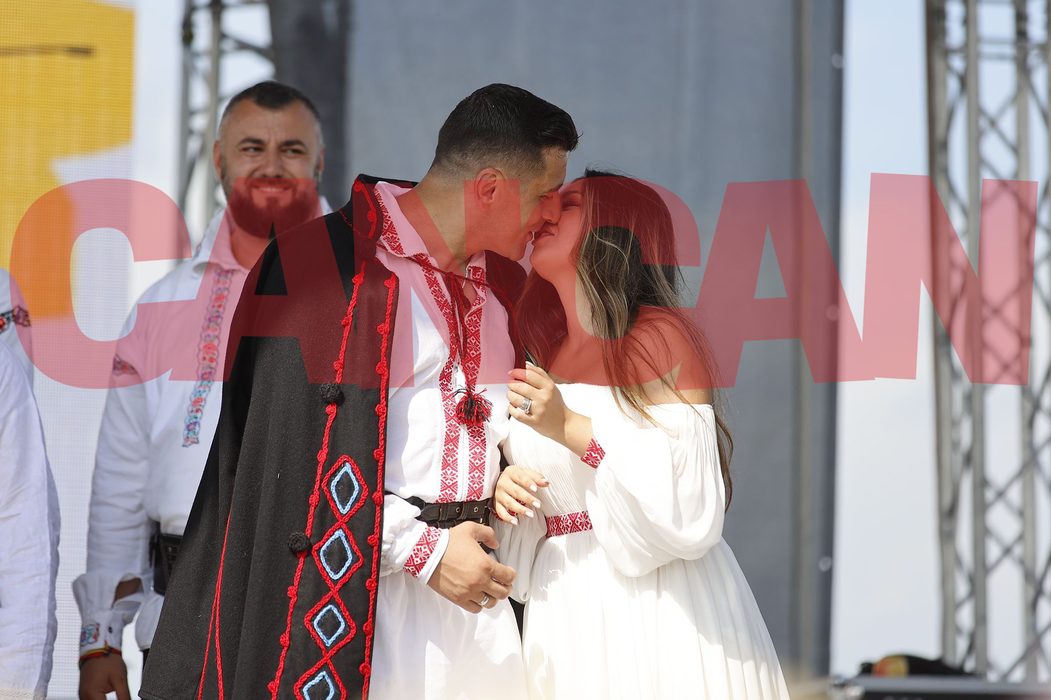 Momente emoționante la nunta lui George Simion Sărutul mirilor cerut de un copil!