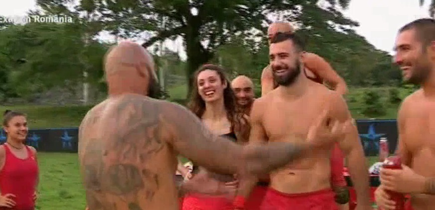 S-a legat deja prima relaţie la Exatlon? Claudia Pavel şi Cătălin Cazacu, filmaţi în momente tandre: “Hai, iubita mea, să te iau în braţe înainte de somn!”