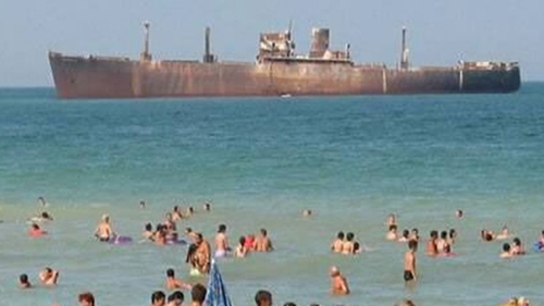 Turistii prezenti in aceste zile pe plaja din Costinesti au avut un soc! Aparitia de la malul marii care i-a bulversat: "Ce o fi?"