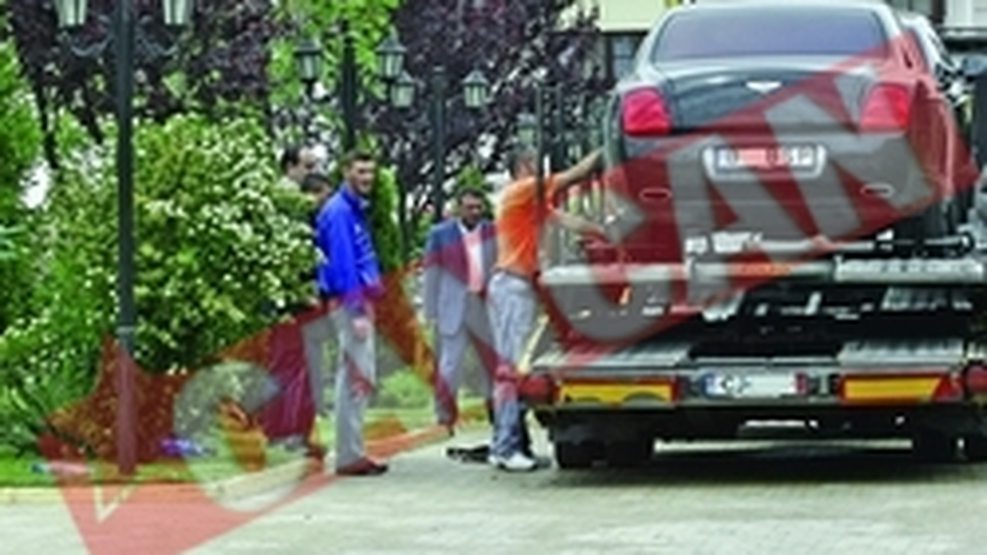 Victor Becali si Vasile Turcu si-a trimis masinile la "facultate"
