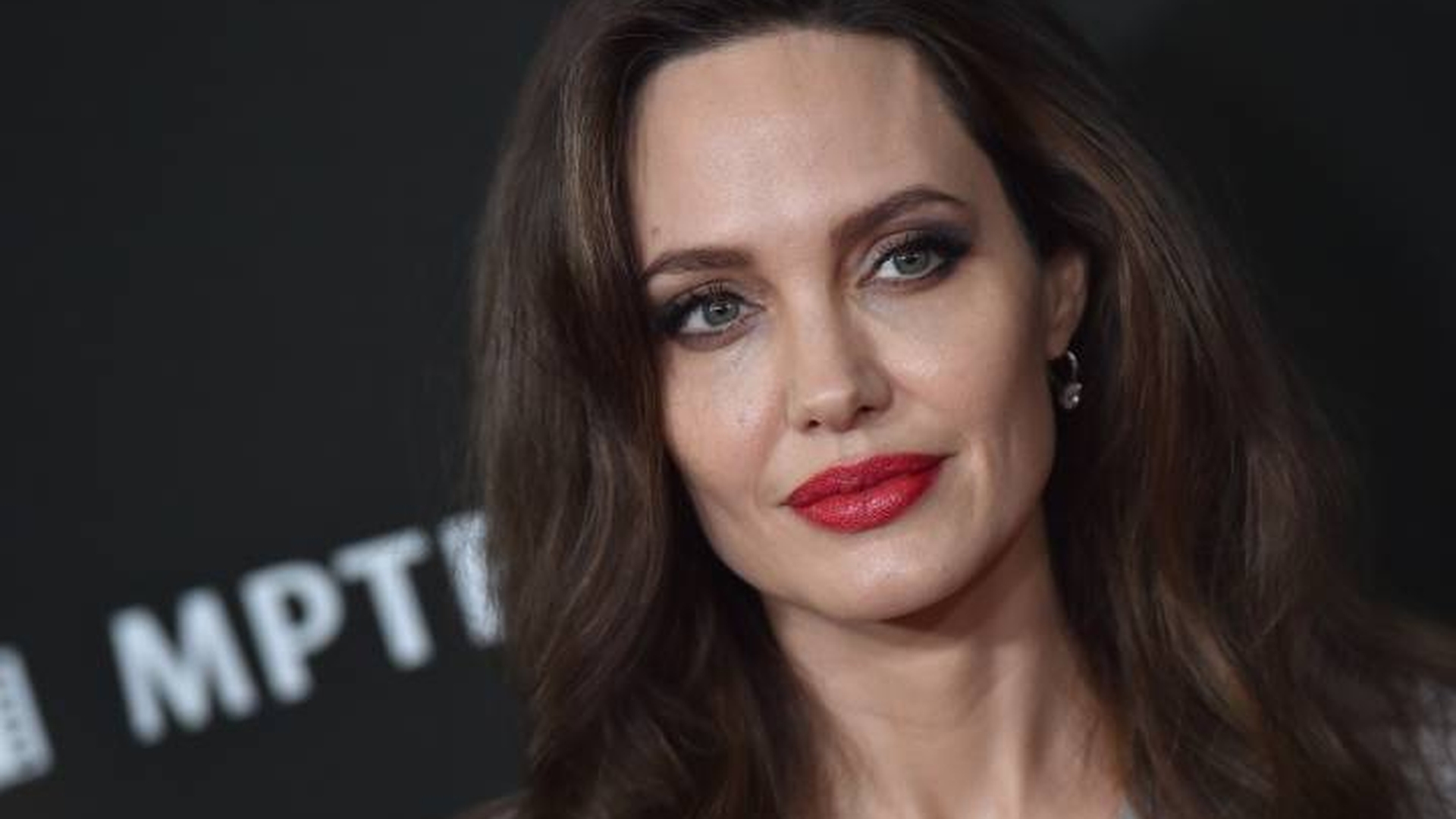 Angelina Jolie e de nerecunoscut! Primele poze cu vedeta, după ce s-a auzit că ar avea doar 35 de kg! 