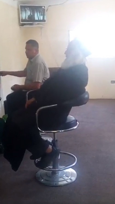 Preotul a fost filmat în interiorul unui bar, la păcănele