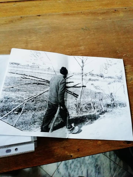 Bătrânul din imagine este Popa Zaharia din Suceava. E halucinant cum l-a fotografiat un padurar