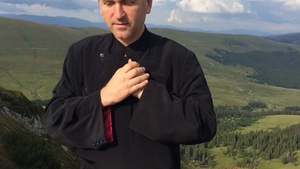 A doua sosire a lui Cristian Pomohaci la judecată! A venit în hainele de preot