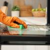 Produsele de curățenie pe care să nu le mai folosești în bucătărie. Pot distruge anumite suprafețe