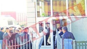A pus-o sa sara de la balcon