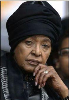 A murit soţia lui Nelson Mandela, activista anti-apartheid !