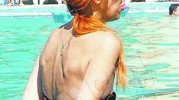 Brianna si-a racorit baiatul la piscina