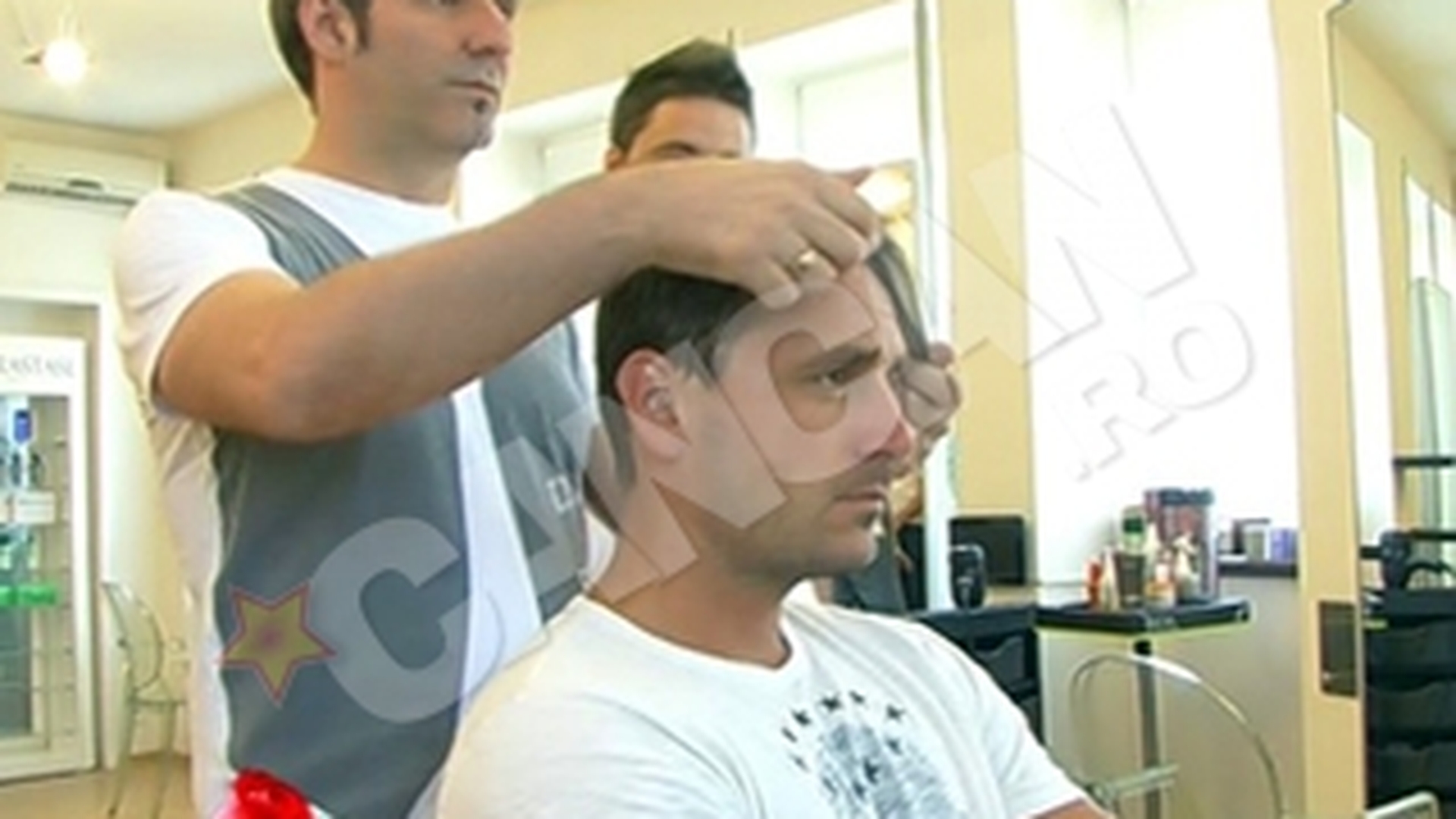 Pretendentii Burlacitei isi schimba look-ul de dragul acesteia! Aranjati pe gustul Biancai